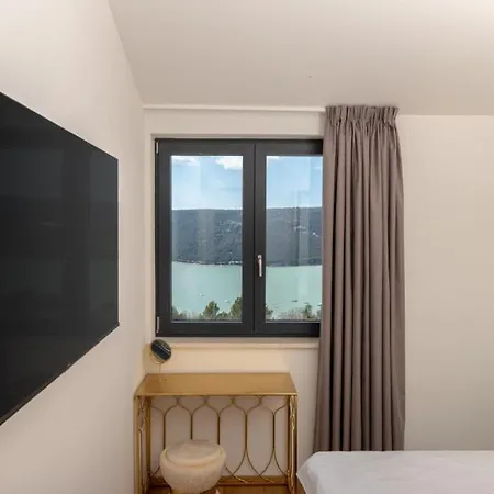 Villa Laguna Blu By Guide Trget