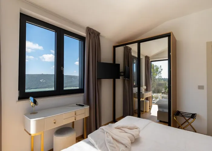 Laguna Blu By Guide *